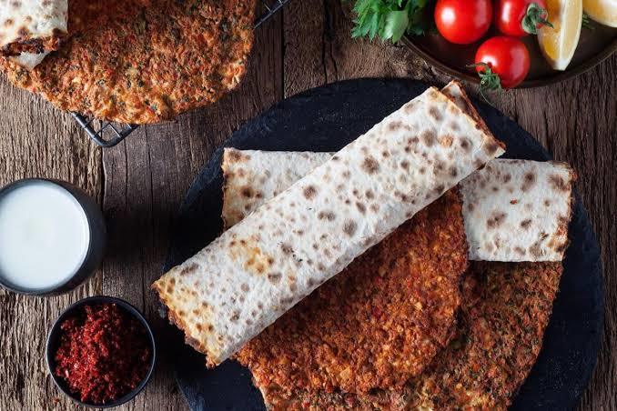 Sevdiğiniz kişiden iyi akşamlar mesajı mı yoksa 5 tane lahmacun mu? hangisini tercih edersiniz?