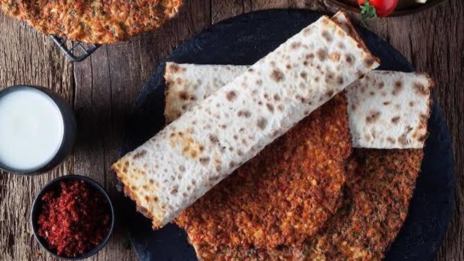 Sevdiğiniz kişiden iyi akşamlar mesajı mı yoksa 5 tane lahmacun mu? hangisini tercih edersiniz?