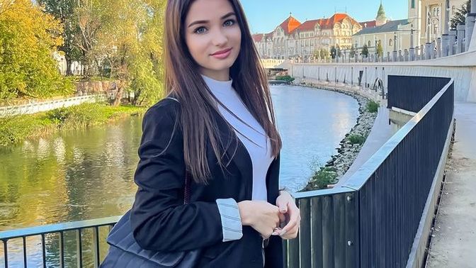 Bu kombine uyacak pantolon önerir misiniz?