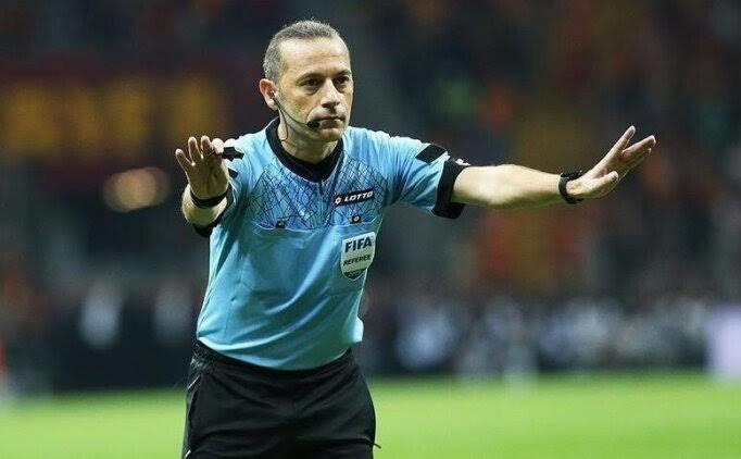 Cüneyt Çakır hakemliği alkışlarla bıraktı! Nasıl bilirdiniz?