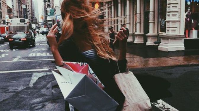 Mağaza alışverişinde mi yoksa online alışverişte mi daha çok para harcarsın?