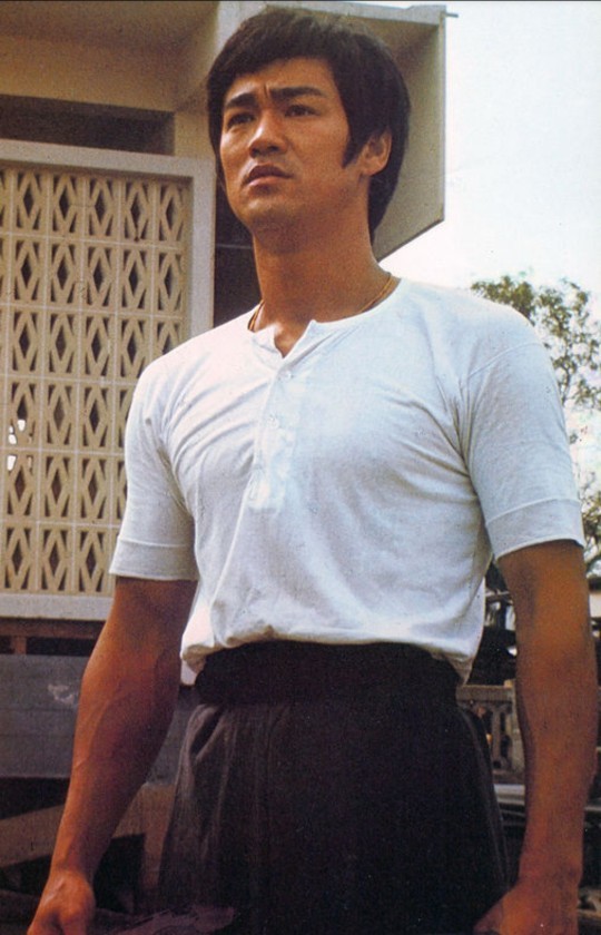 Bilim insanları: "Bruce Lee'nin gerçek ölüm nedeni çok su içmek olabilir" Sizce de olabilir mi?