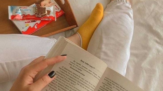Kitap okurken bir şeyler atıştırır mısınız?