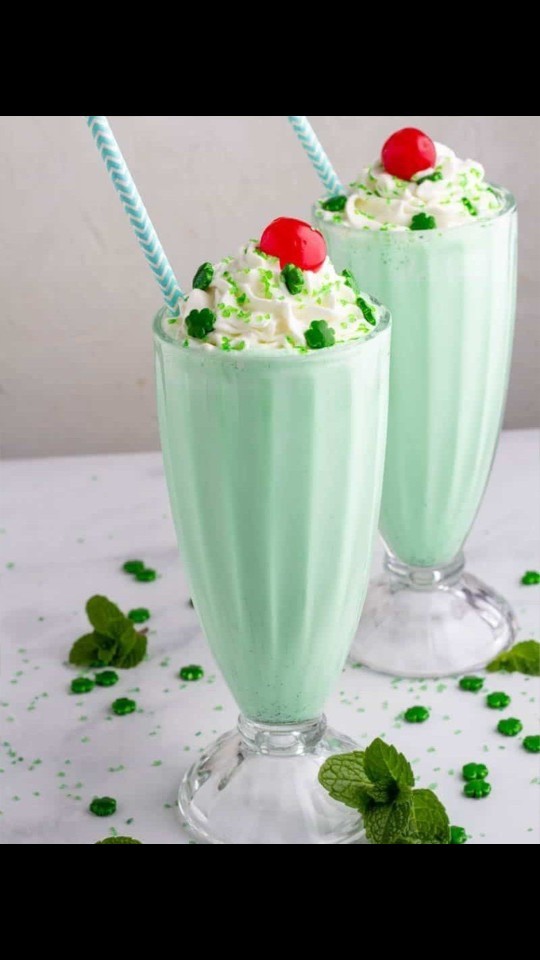 Kahve içenle milksheeke içen kız arasında bir fark var mı?