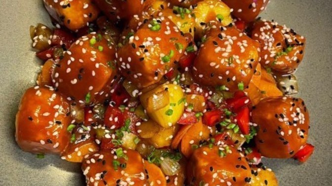 Tatlı ekşi tofu ananas yaptım, nasıl gözüküyor?
