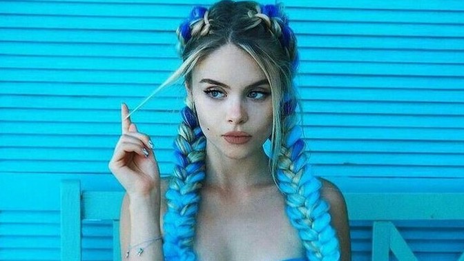 Bir çılgınlık yapıp saçlarımı maviye boyatsam göz ve ten rengime gider mi?