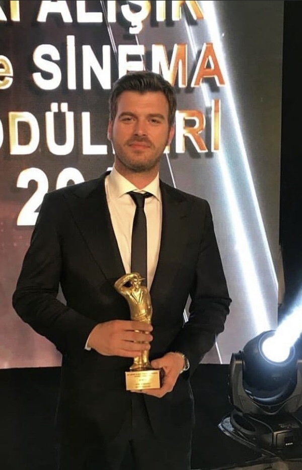 Kıvanç Tatlıtuğ sizce yakışıklı mı?