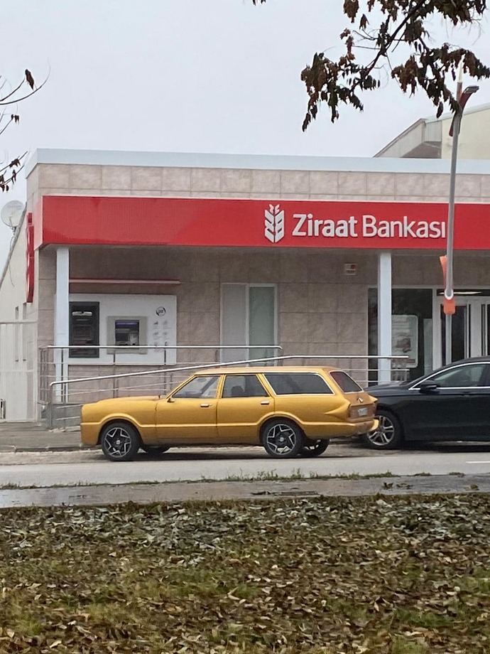 Böyle arabaları aşırı çekici buluyorum. Çok güzel değil mi?