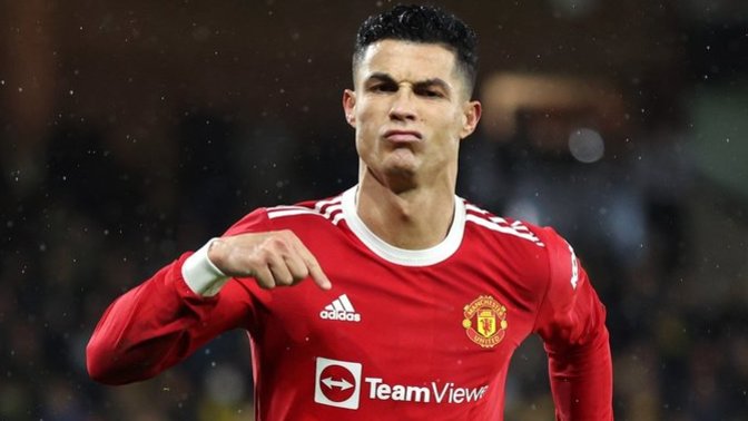 Cristiano Ronaldo, Instagram'da 500 milyon takipçiye ulaştı! Kendisini takip ediyor musunuz?