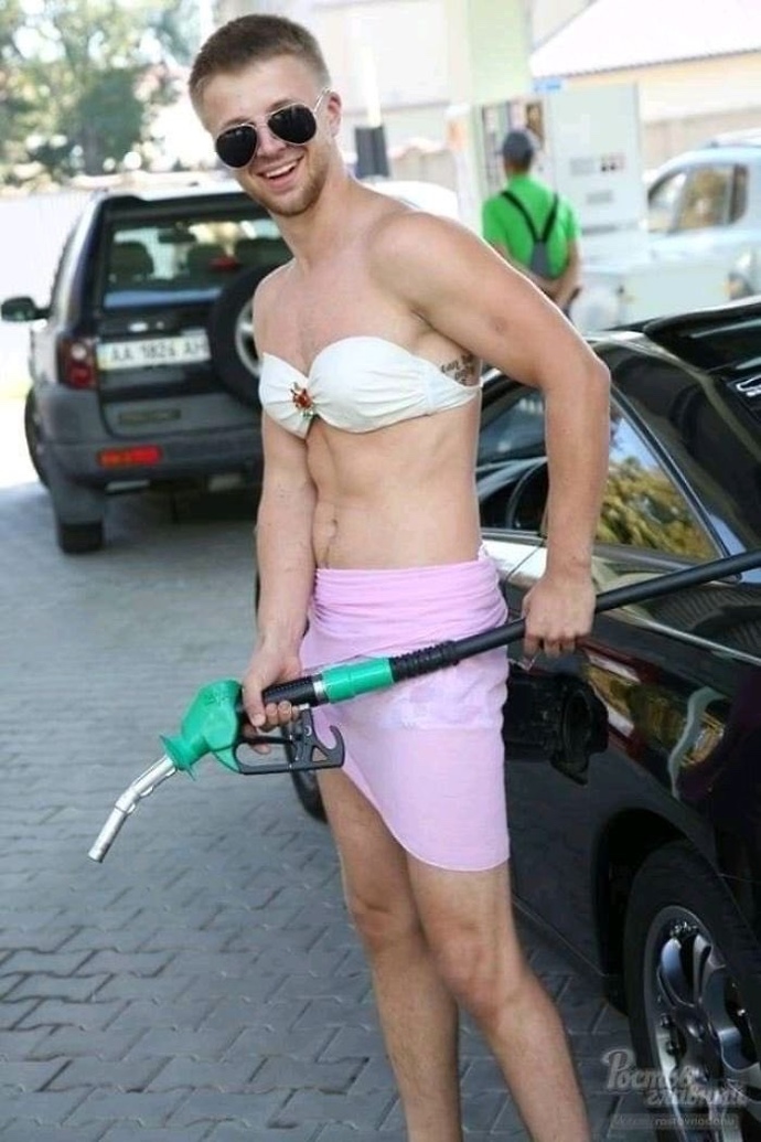 Ücretsiz benzin için bikini giyer misin?