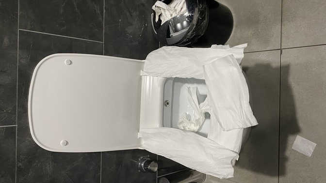 Her gittiği umumi tuvaletlerde böyle yapmayan var mı?