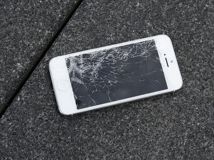 Hiç cep telefonunuzu düşürdünüz mü?