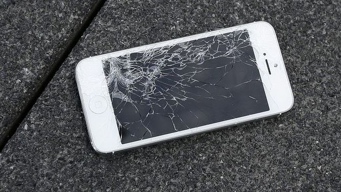 Hiç cep telefonunuzu düşürdünüz mü?