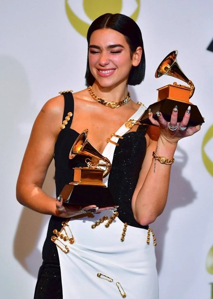 Dua Lipa’yı gerçekten beğeniyor musunuz?