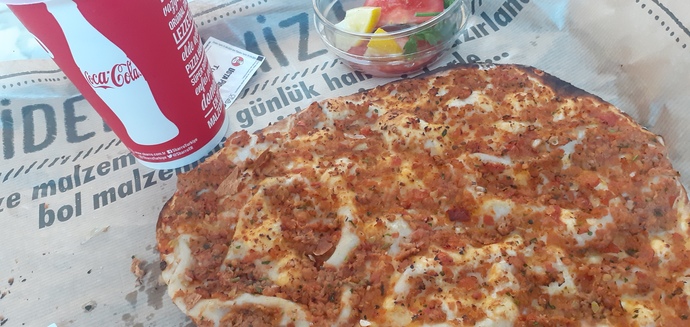 Bir öğünde kaç tane lahmacun yersiniz?