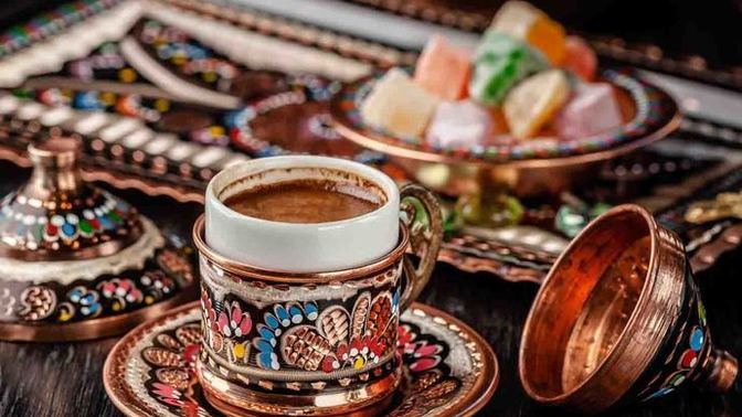Türk kahvesinin yanında ne tercih edersin?