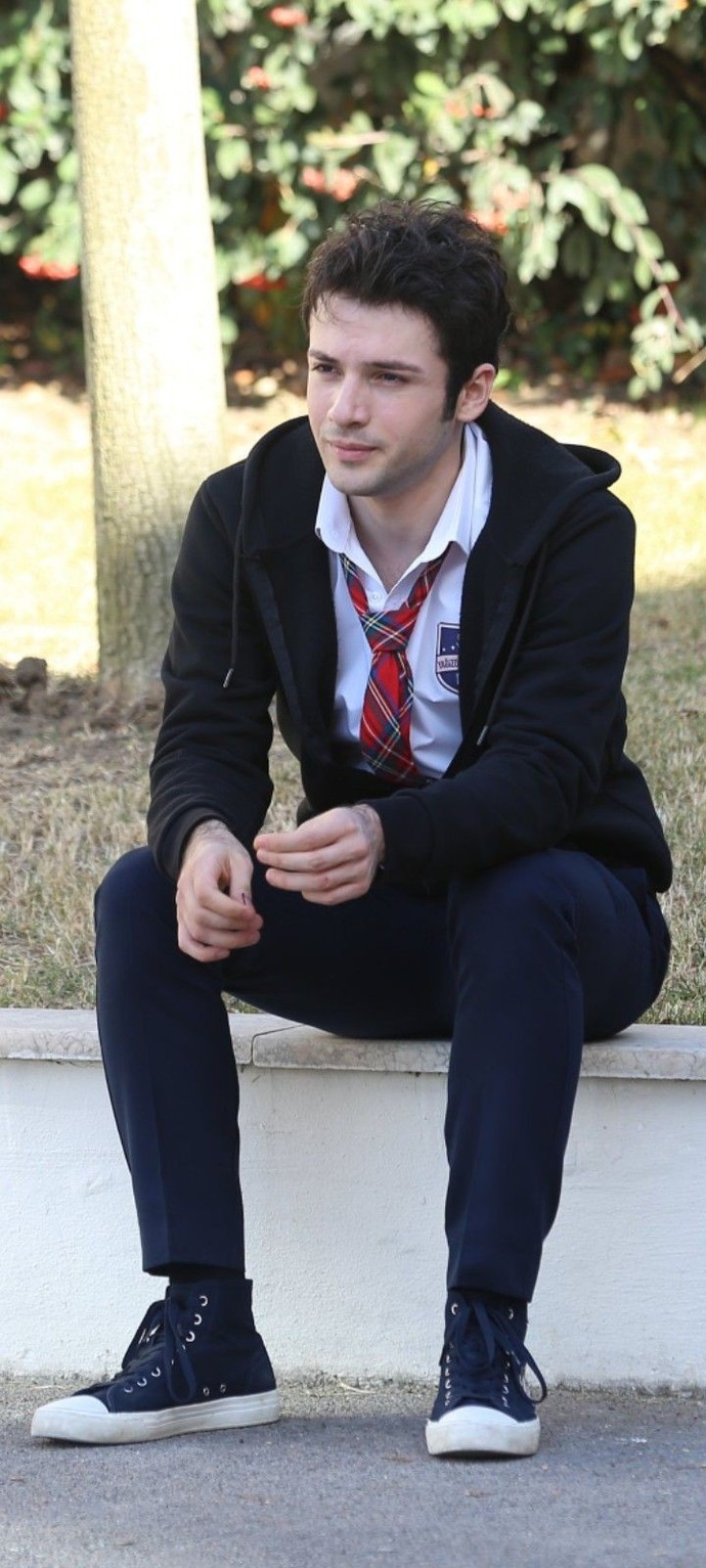 21 yaşındaki Ahmet haktan zavlak çok yakışıklı değil mi?