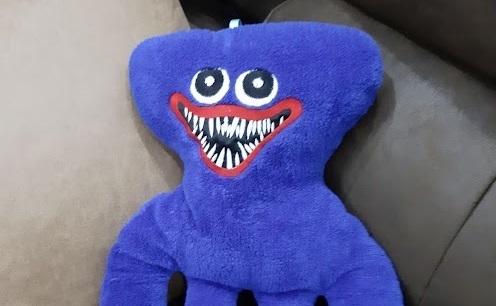 Huggy Wuggy oyuncaklar sosyal medyada gündem oldu! Çocuğunuzun Huggy Wuggy ile oynamasına izin verir misiniz?