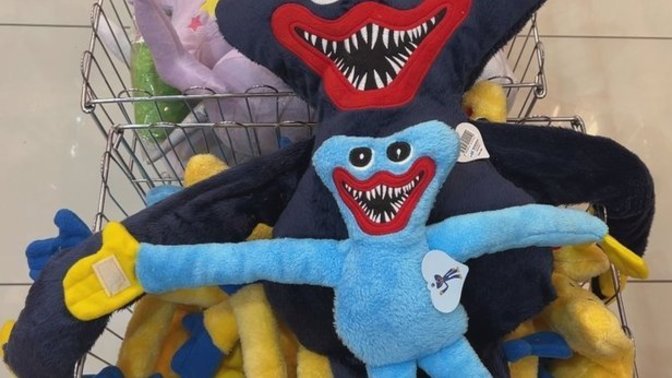 Huggy Wuggy oyuncaklar sosyal medyada gündem oldu! Çocuğunuzun Huggy Wuggy ile oynamasına izin verir misiniz?