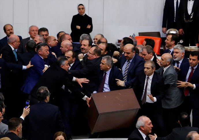 Devleti böyle canlıların yönetmesi hakkında ne düşünüyorsunuz😏?
