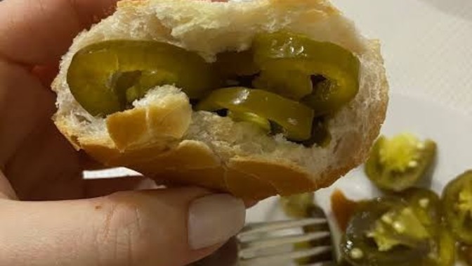 Ekmek arası turşu yer misiniz?