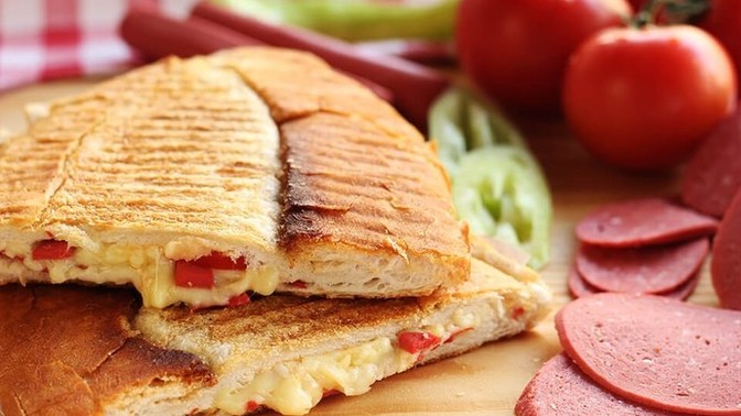 Tost en güzel hangi ekmekle olur?