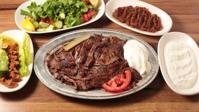 Döneri servis olarak mı yoksa dürüm olarak mı seversiniz?