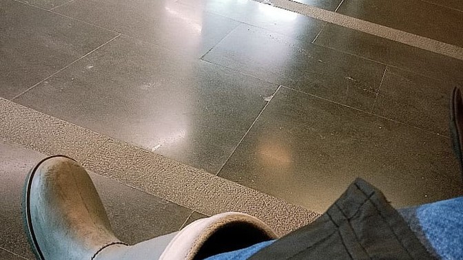 Burada yağmur yağıyor. Sizin orada havalar nasıl?