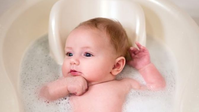 Bebeklere banyo yaptırırken zorlanıyor musunuz?