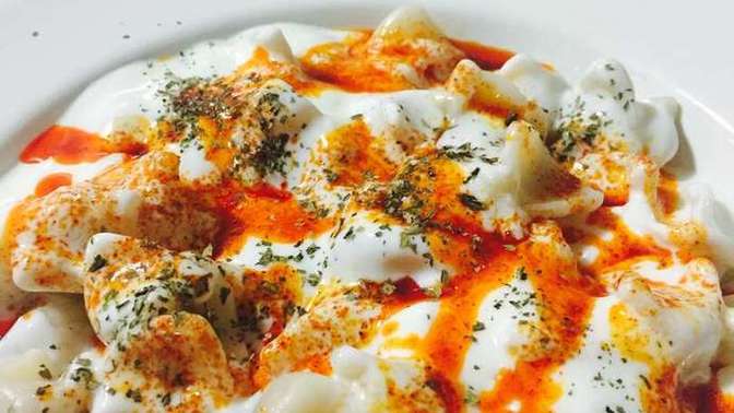 Mantıyı ekmek ile yemek varoşluk mudur?