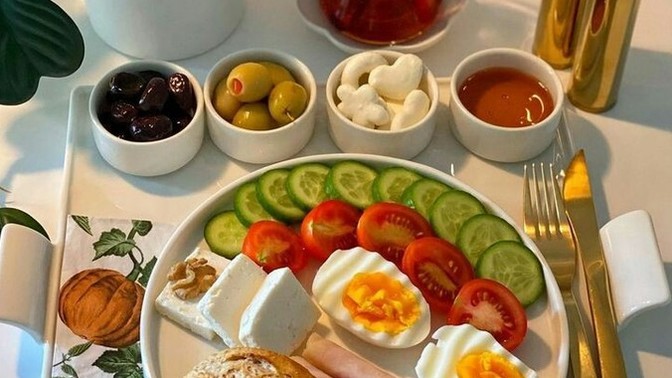 Kahvaltı akşam yemeği yerine geçer mi?