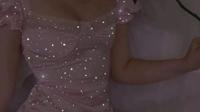 Bu elbiseyi giyersem masal prensesine dönüşür müyüm?