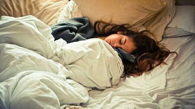 Halsizim, sürekli uykum var, yataktan çıkmak istemiyorum. Sizce depresyona mı girdim, nasıl çıkabilirim?