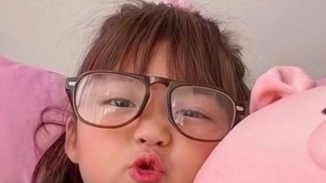 Bu sabah gözlerim pamuk yumağı gibi şiştiği için gözlük taktım peki sende gözlük takarmısın🤔🤓🤪🥰😇?