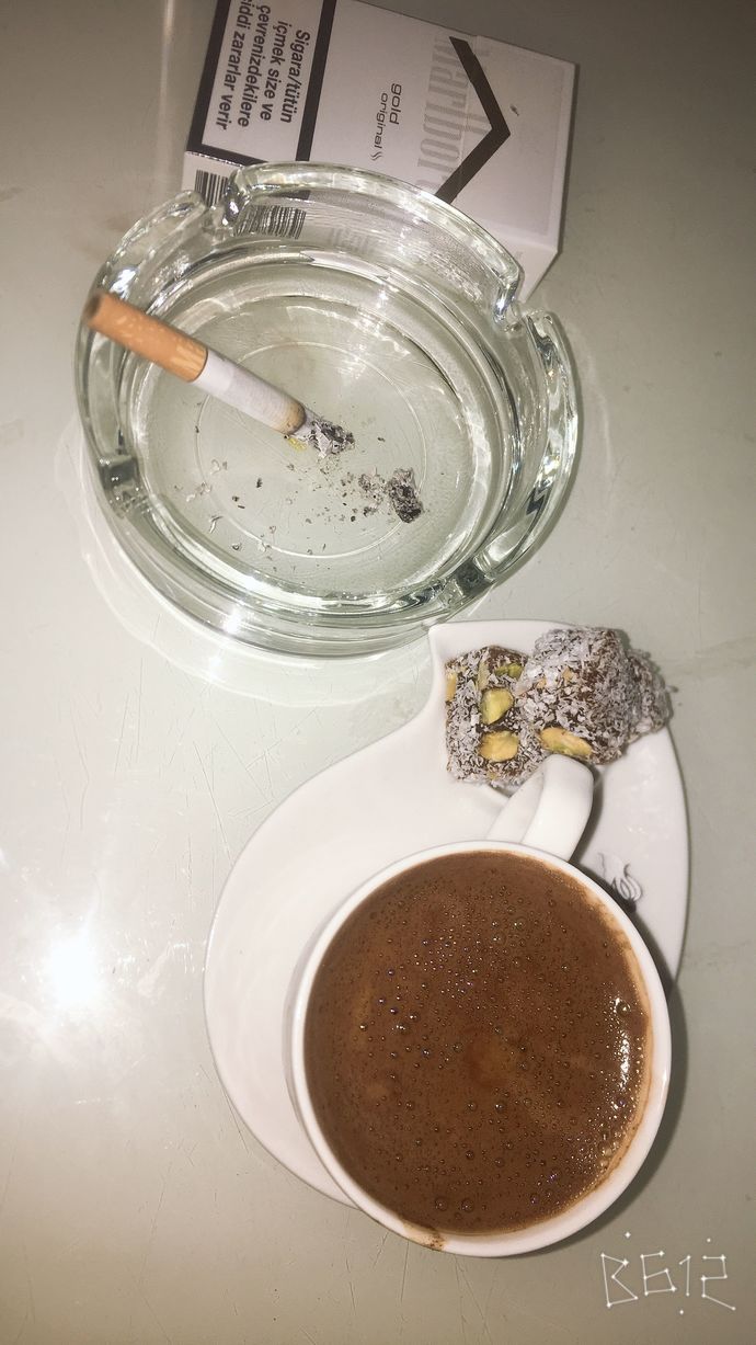 Sabah sabah uyanan var mı yoksa bir tek benmiyim?
