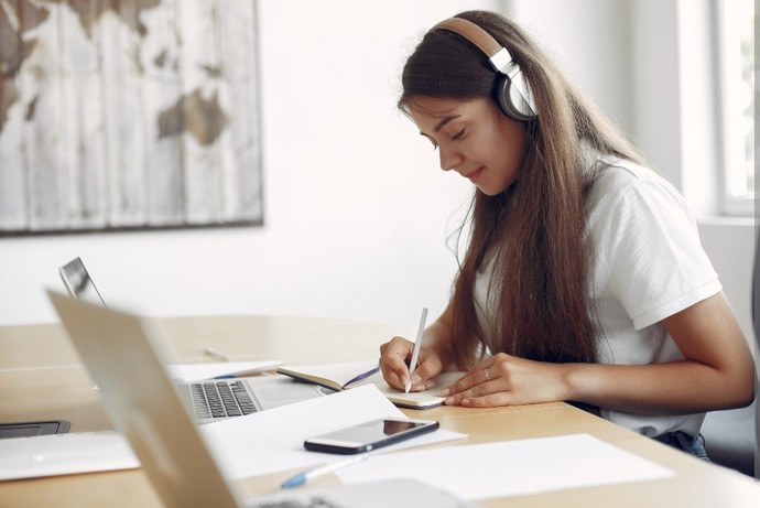 Müzik dinleyerek derse odaklanabilir misin?