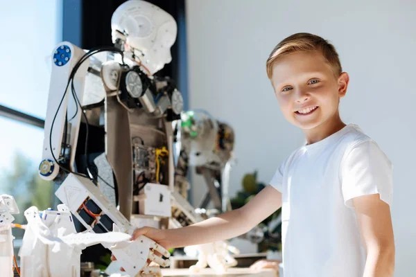 Küçük prensini veya şeker portakalını, insansı robot eğitmenlere emanet edebilir misin?