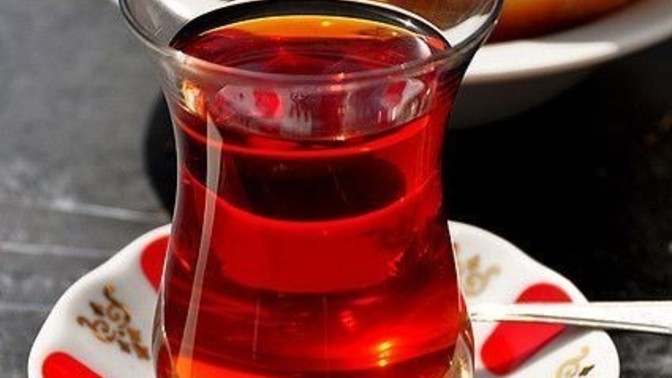 Çayı şekerli mi içersiniz, şekersiz mi?