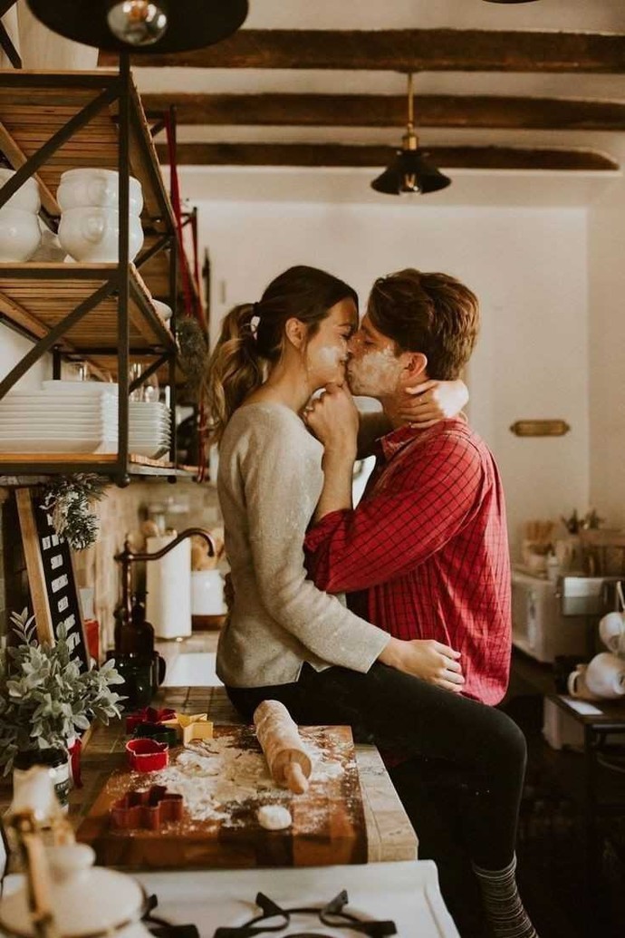 Sevgiliyle yemek yapmak fotoğraflarda mı olur bir tek?