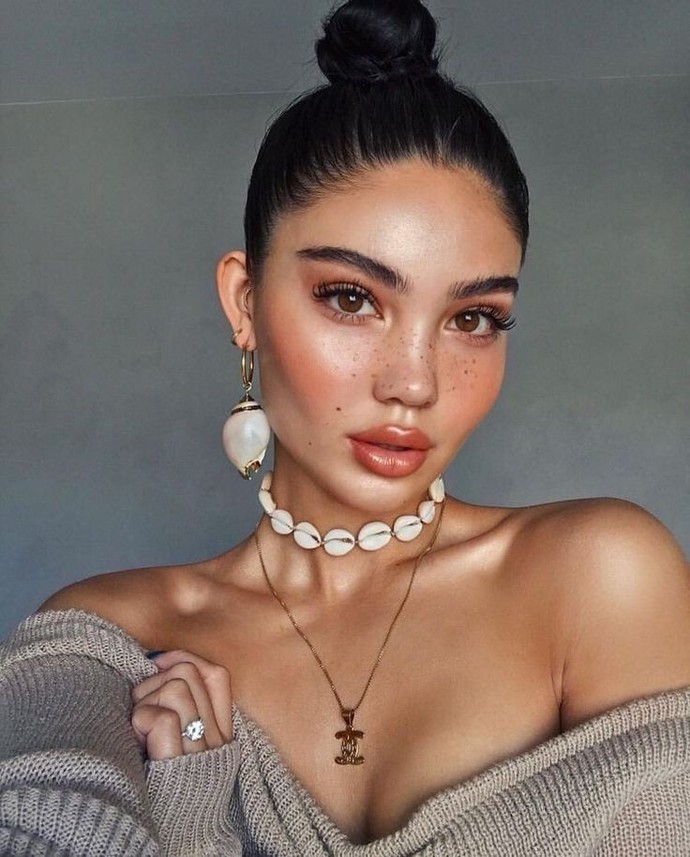 Saçlarınızı toplamak size yakışıyor mu, yoksa salık saç modeli mi daha çok tercihiniz?