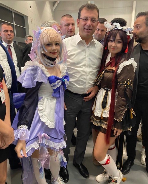 Mansur Yavaş, kendisiyle fotoğraf çektirmeye çekinenlere "Benimle fotoğraf çektirir misiniz?" demiş. Mansur Yavaş'ı seviyor musun?