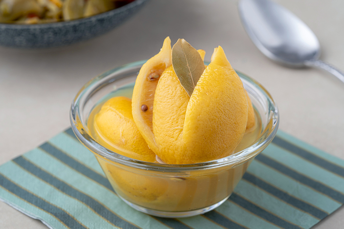 En iyi turşu limonla mı olur, sirkeyle mi?