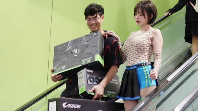 Her erkeğin hayali gamer kız, iyi bir monitör ve ekran kartı mıdır :D?