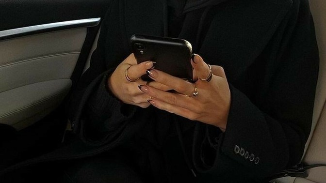 Telefonsuz duramayan bir insana bağımlı demek doğru mudur?
