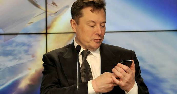 İş o noktaya gelirse kendi telefon markamı çıkarırım! diyen Elon Muskun telefonunu sırf Twitter için alır mıydınız?