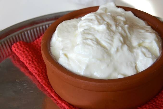 Yemeklerin yanında en çok hangisini tercih ediyorsunuz? Salata mı yoğurt mu?