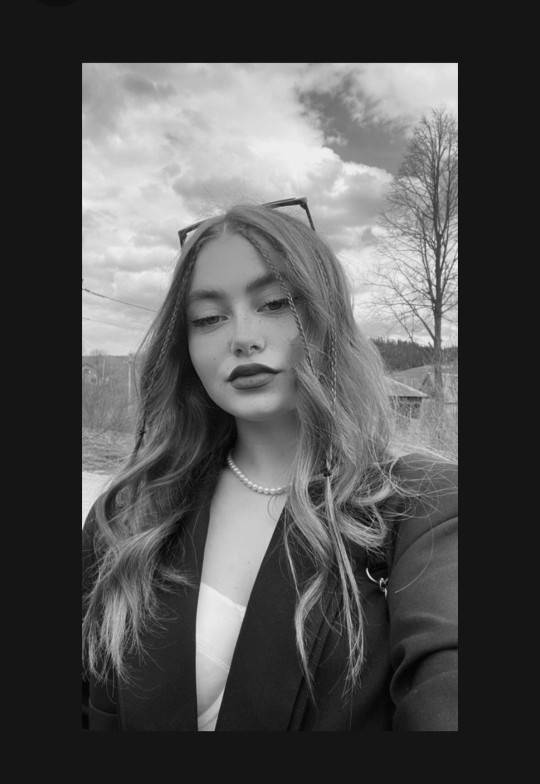 47 yaşındaki erkek, 20 yaşındaki kızı sevebilir mi?
