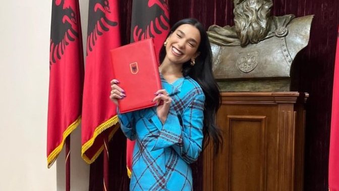 Dua Lipa Arnavutluk vatandaşı oldu! Hangi ülkenin vatandaşı olmak istersiniz?