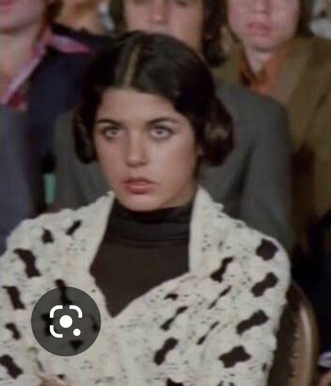 İki topuz modeli çocuksu mu duruyor?