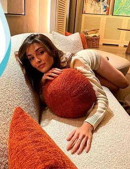 Hande Erçel size dikkat çekmek için böyle teşhirci içerikli fotoğralar çekiniyor?